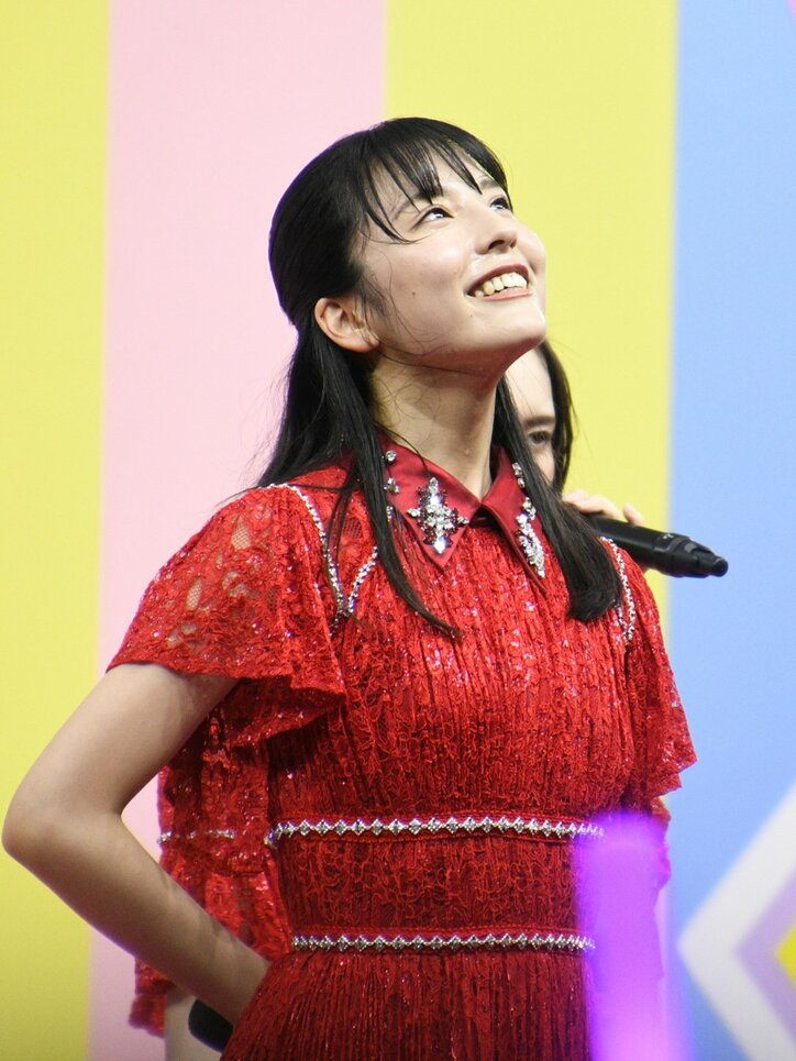 乃木坂46・4期生が初の『TIF』出演でフレッシュなパフォーマンス、清宮レイの”必殺技レイパンチ”に会場沸く