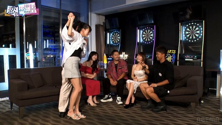 “超絶美脚”の20歳モデル、超ミニ丈ワンピで合コン登場！ 汗だくで俳優と密着する姿にヒロミ「やらしい」