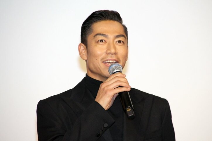 AKIRA、特殊メイクでおじいちゃんに　学校での撮影で生徒に気づかれず苦笑い