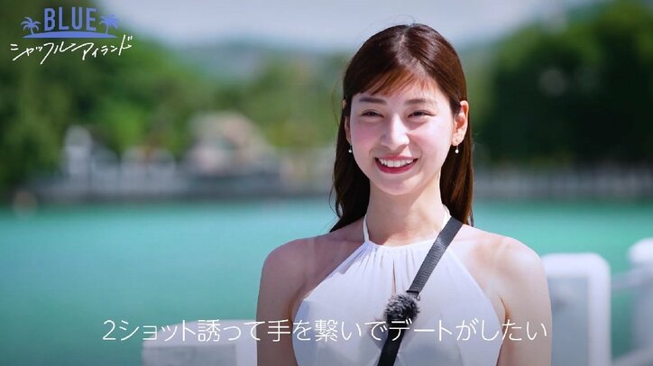 美人すぎるカフェ店員、水着姿で「腕組んでもいい？」金髪イケメンにおねだり