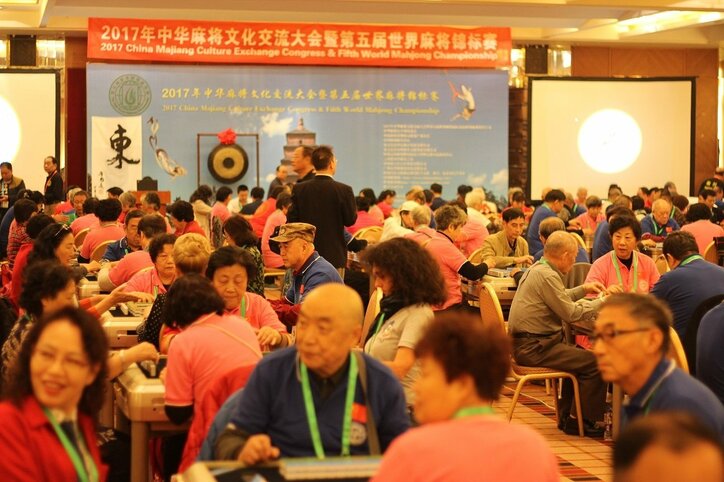 女子高生雀士が中国で世界麻雀選手権に出場　ルールに苦戦も参加者から写真攻めの大人気