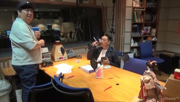 バナナマン設楽、日村の背後に忍び寄り…!? “あるゲーム”で悪ノリ全開