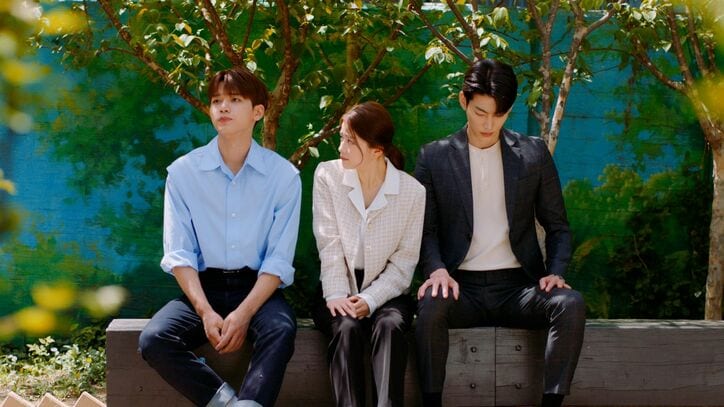 気になる男性を見つけると付き合わずにはいられない…スリル満点な二股生活『バッドガールフレンド』