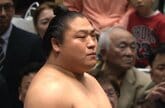 「何このデカい物体」若隆景に“巨大すぎる”副賞「初めて見た」「あれは何味なんだ」ファン騒然