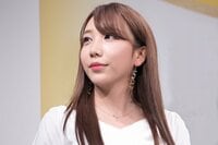 ざわちん、セクシースーツ姿公開に「色っぽく可愛くたまらない」「胸元に目が。。」の声