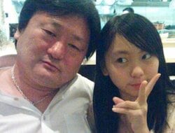 25歳コンカフェ嬢、学生時代の父との2ショットに驚きの声「お父さん、こわっ！」親子で“親同伴恋リア”に出演