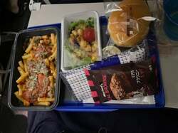  ハイヒール・モモコ、ラスベガスへの渡航中に堪能した機内食を公開「プライベートは、エコノミーが多い」 