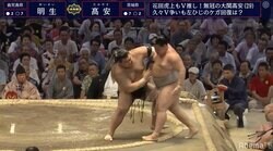 痛みをこらえて大関の意地　高安が勝ち越し決定　負傷の左腕使い寄り切る