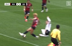 「日本代表に呼ぶべき」鈴木優磨の“魔法のフリック”に絶賛の嵐！「うますぎ」「なにそのオシャレプレー」「一人だけ次元が違う」浦和翻弄でファン驚愕