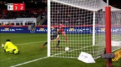 「泣くわ」堂安律も唖然…アディショナルタイムに“決勝オウンゴール”を献上するまさかの展開！ドイツ人SBの爆裂突破がミス誘発「これは可哀想」