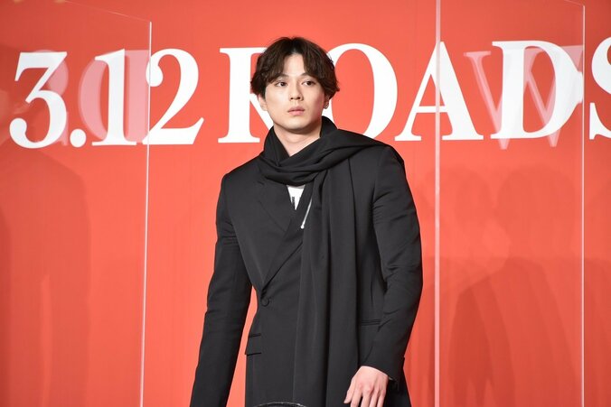 「きっかけをくれた…」新田真剣佑、三浦春馬さんへの思いを振り絞る 3枚目