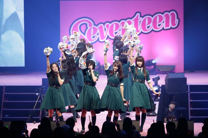 欅坂46、全方位女子イベントで”靴を振り回したり髪を振り乱したり”の圧巻ライブ  - Seventeen夏の学園祭2017 6枚目