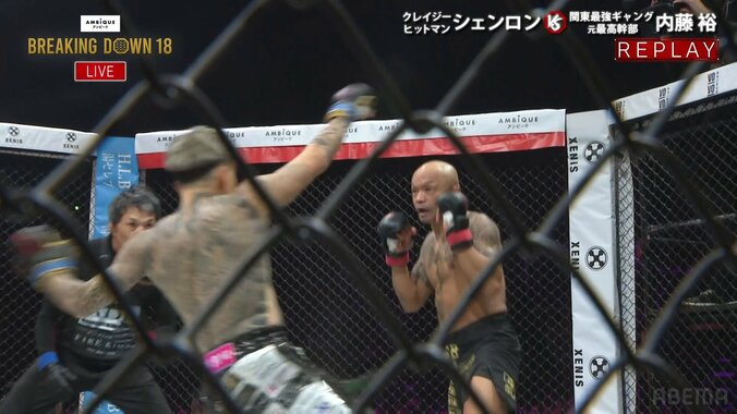 内藤の右が炸裂