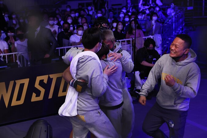 飛びヒザ失神KOに「こんなことある？」視聴者騒然 「青木真也と長島自演乙を思い出した」解説も興奮 2枚目