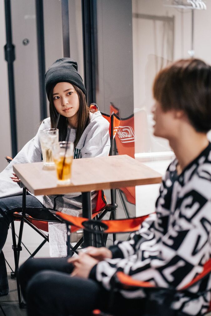 過去の恋に引き戻されるモモカ、嫉妬するエザキ、最終回直前で三角関係がヒートアップ！『虹オオカミ』第12話 4枚目