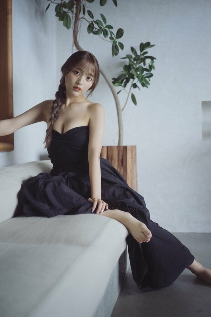 決意の初水着＆初ランジェリーも “SNS総フォロワー数400万人超”ねお、1stデジタル写真集が発売決定  3枚目