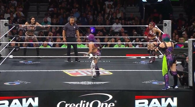 「何やってるんだw」日本人女子スーパースターにブーイング 米マットでまさかの煽り「からかい上手」「煽りよる」勝負に敗れるも存在感 4枚目