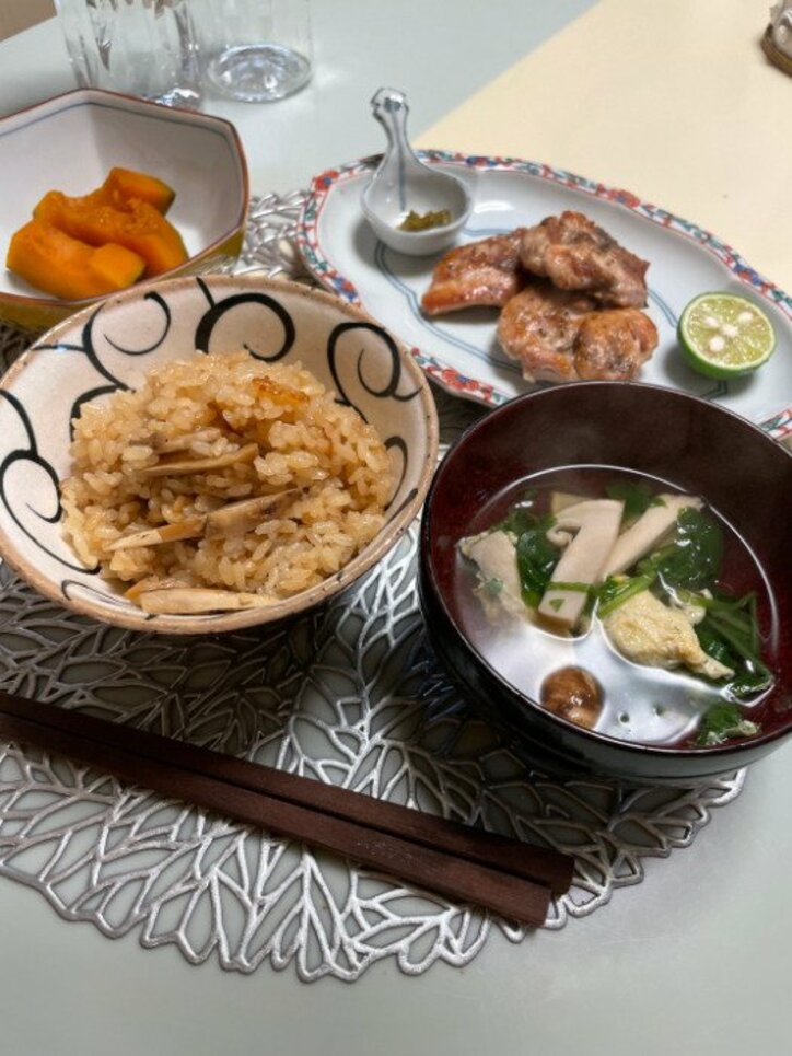 渡辺徹、妻・榊原郁恵が腕を振るった松茸料理を公開「至極のメニュー」