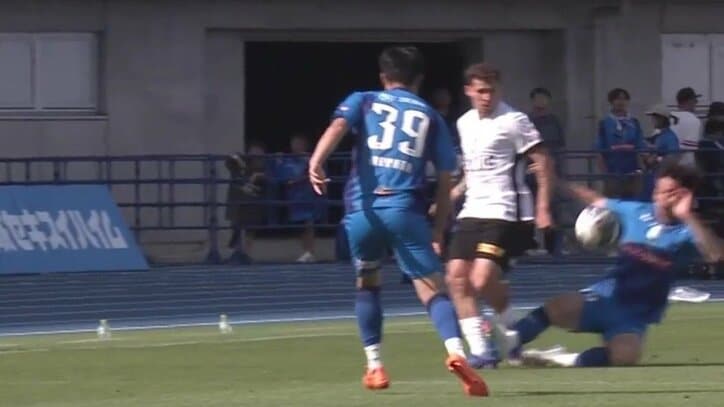 【映像】背後からのチャレンジで足裏タックル