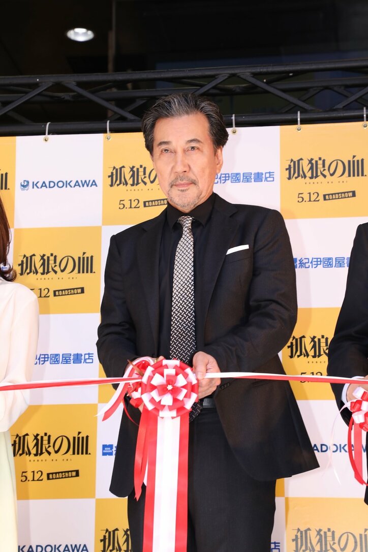役所広司、GW中の新宿でテープカット　映画『孤狼の血』特別展が開催