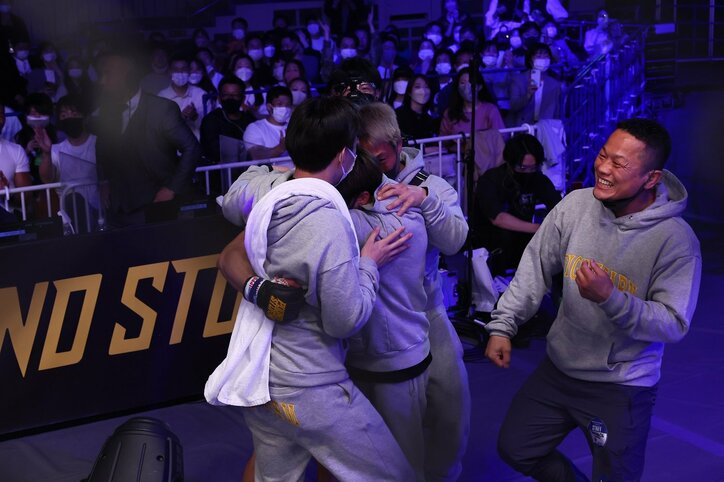 飛びヒザ失神KOに「こんなことある?」視聴者騒然 「青木真也と長島自演乙を思い出した」解説も興奮