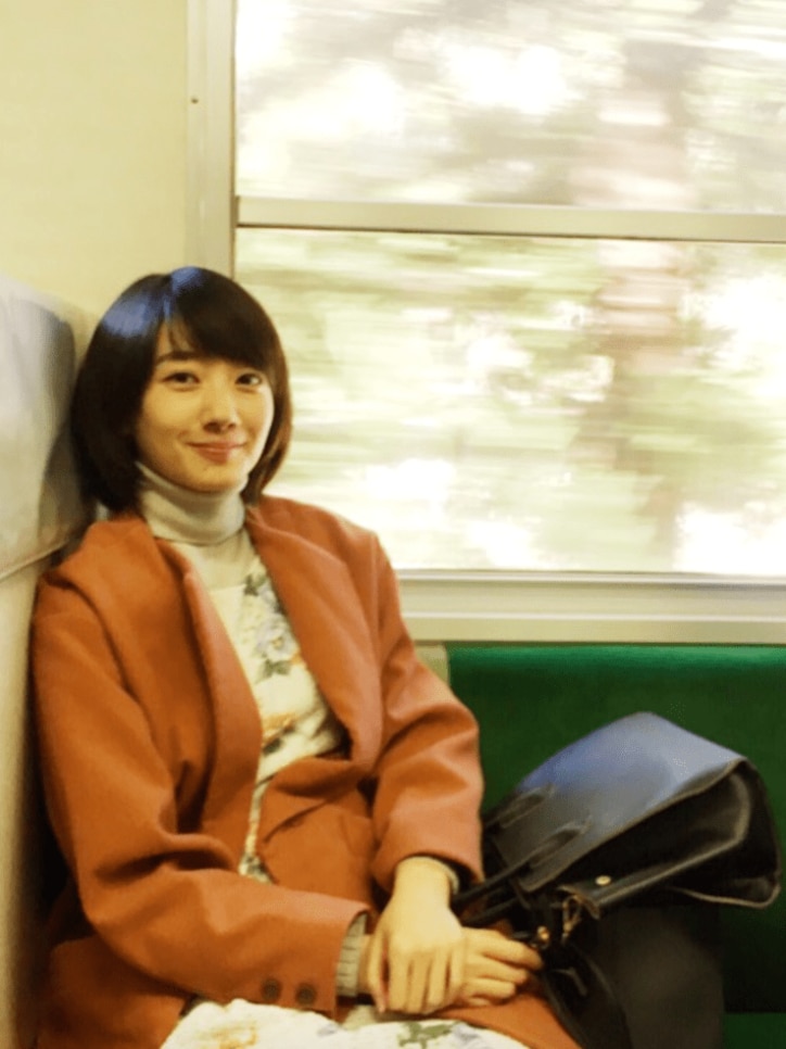 波瑠、新ドラマのオフショットを公開　重めのショートも「かわいい」と好評