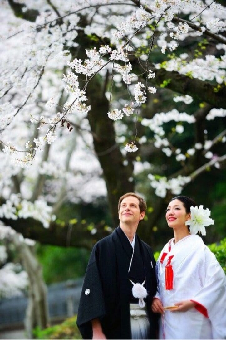 アンミカ、5回目の結婚式記念日を迎え夫婦の和装ショット公開　チョゴリ姿も