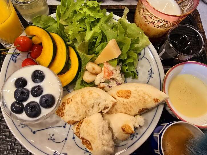 【写真・画像】高橋英樹、「身体調整日」の朝ご飯を公開「チーズベーグルも美味しかったなあ」　1枚目