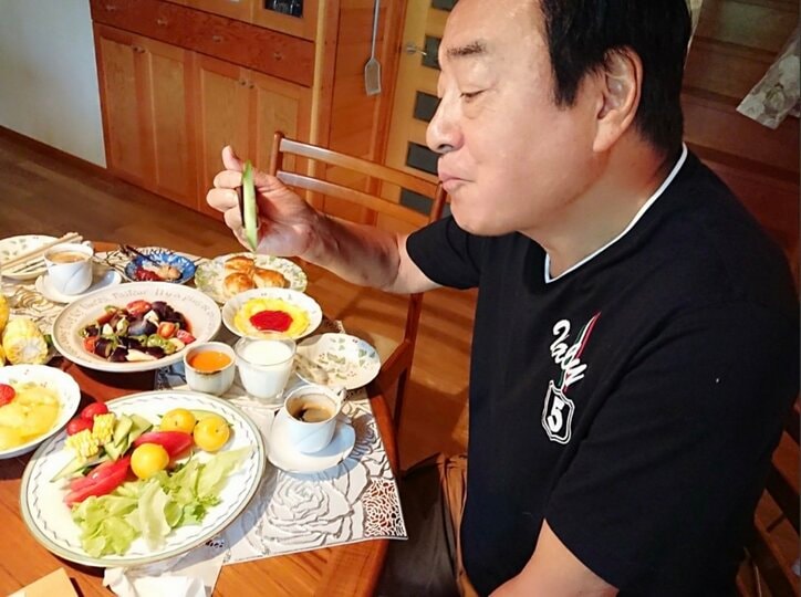 高橋英樹、山荘での“おうちご飯”を紹介「とにかく野菜 果物 が多い！」