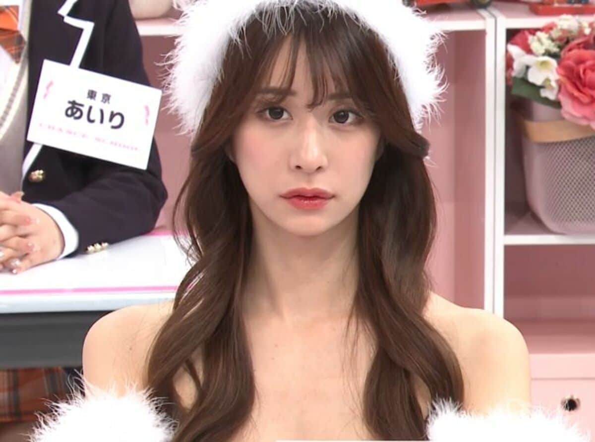 1日同伴36人の記録を持つ歌舞伎町の人気キャバ嬢、セクシーサンタで