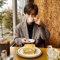 岩田剛典の彼氏感あふれるカフェでのオフショットに「デートしてる気分」「流石にかっこ良すぎるでしょ、、」と話題