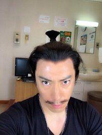 市川海老蔵、大河ドラマ「直虎」で織田信長に　ちょんまげ姿のオフショット公開