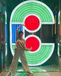 「キャワイイ」「愛らしいです」のん、渋谷PARCOでの“C”ポーズに反響