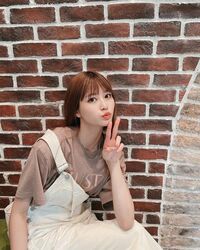 「可愛すぎる」「めるる金メダル」生見愛瑠のお気に入りアイテムを身に着けたオフショットにファン絶賛