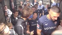 「この試合熱すぎるな」「仲良し！」 ドイツで実現！日本代表の“矛盾対決” 浅野拓磨と板倉滉の試合前の熱い抱擁が話題に