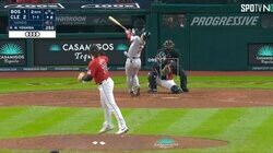 地獄すぎる… 体がねじれた！ レッドソックス・吉田正尚の死球がエグすぎると話題に　“死球王”も射程圏内でファン騒然 「大丈夫かよ」「かなり痛いだろ」