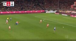 「めちゃくちゃ速くね？」「追いつくのかよ！」最高時速35キロの爆速スピードで80メートル全力ダッシュする瞬間　バイエルンの10番がピンチを阻止した“意地のディフェンス”