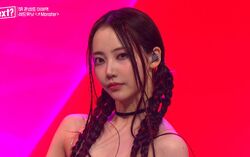 虹プロ出身の美しすぎる日本人練習生・フウナ、髪を振り乱してセクシーにパフォーマンス！ 力強いボーカルとダンスに客席からは悲鳴のような歓声