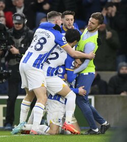 三笘薫「ベンチに下げることはできない」デ・ゼルビ監督と築いた信頼関係。前監督との違いは？2人の指揮官が鍵を握るブライトン好調の要因