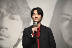 綾野剛、北川景子からのビンタは「早すぎて見えない」 『ドクター・デスの遺産－BLACK FILE－』共演エピソード