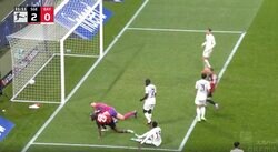 「弱すぎだろ！」「油断したな」王者・バイエルンの守備陣が完全崩壊した屈辱のシーン 総勢6人でも止められずゴールをねじ込まれた瞬間