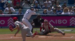 「これは巧い！」大谷翔平、元メジャー選手が驚愕の“技あり”バットコントロール 本拠地初安打で魅せた瞬間