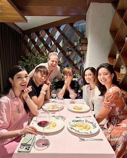  アンミカ、滝川クリステルらとすみれの誕生日を祝福「素敵な集まり」「おめでとう」の声 