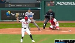 どうした…！？ 大谷翔平、想定外の打球で“異変”「そりゃビビる」バット折りながら“高速ゴロ”→投手のリアクションが話題に「スゴい音したな」