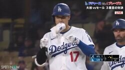 タダでは終わらない大谷翔平、難敵から“曲芸ヒット”で逆転の口火切る…無敗ドジャースはチーム一丸でサイ・ヤング賞左腕を攻略「強すぎ」