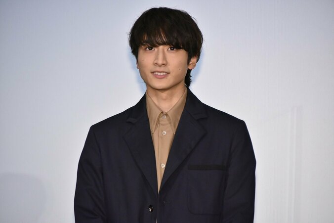 SixTONES松村北斗、森七菜の髭面イケメン顔に驚き小関裕太は「犯罪者みたい」 3枚目