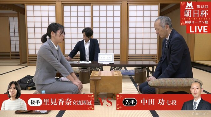 里見香奈女流四冠、男性棋士と今期9度目の対局　ここまで4勝4敗の五分／将棋・朝日杯一次予選 1枚目