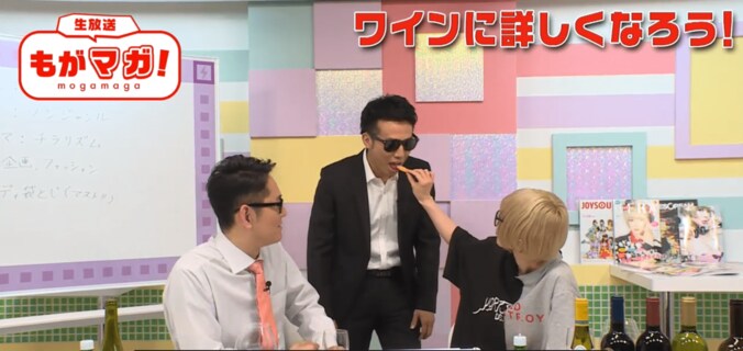 最上もが　生放送中にワインを飲み、綾部に絡む 4枚目