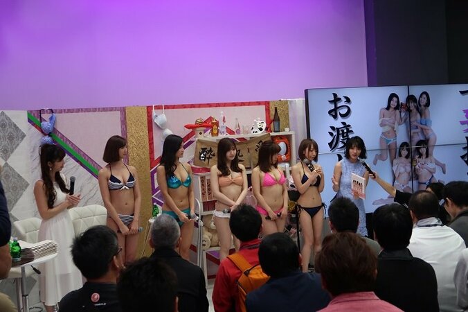 『妄想マンデー』2周年記念写真集『一妄打尽』お渡し会が終了　今野杏南「女性が撮るからこそ…」 2枚目