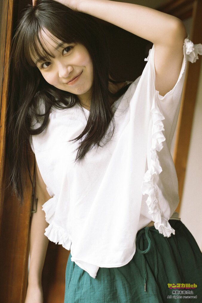 溝端葵が“最高の笑顔”でお出迎え ヤンマガWeb「日曜日のseju」グラビア 1枚目